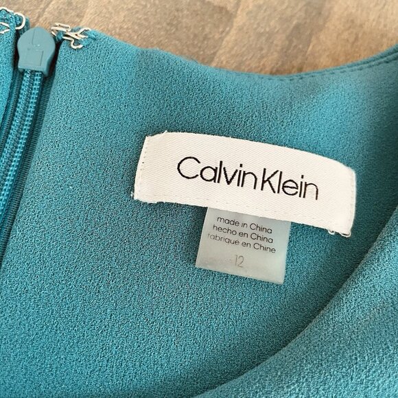 Calvin Klein Green Scuba Flutter Sleeve Stretch Dress - Size 12 (D7) - Picture 4 of 7